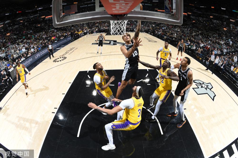 球员展开了 球员展开了